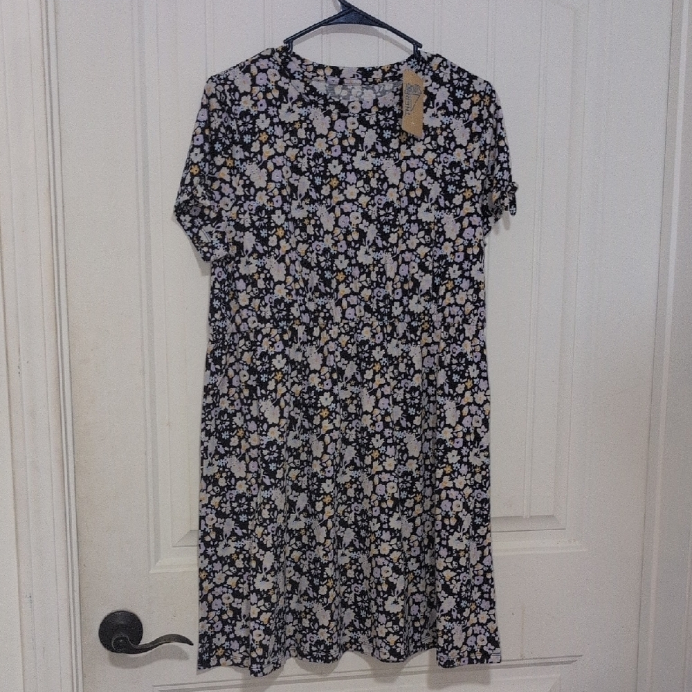 A pretty floral Short Sleeve Dress for a young girl